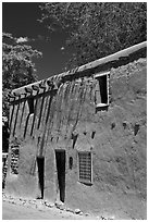 Casa Vieja de Analco. Santa Fe, New Mexico, USA (black and white)