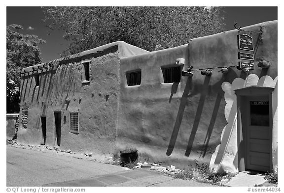 Oldest house in America. Santa Fe, New Mexico, USA (black and white)