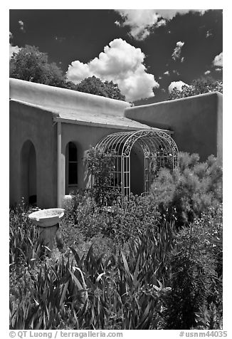 Garden and adobe house. Santa Fe, New Mexico, USA (black and white)