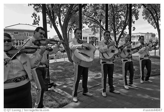 Mariachi band on old town plazza. Albuquerque, New Mexico, USA (black and white)