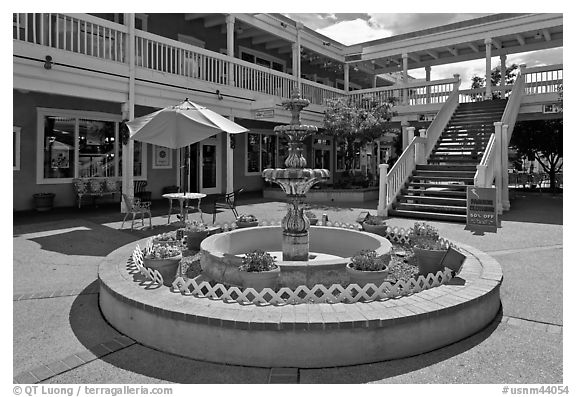 Fountain in shopping area, old town. Albuquerque, New Mexico, USA