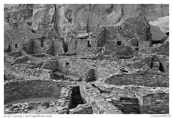 Many rooms of the Pueblo Bonito complex. Chaco Culture National Historic Park, New Mexico, USA