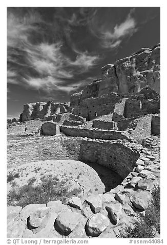 Pueblo Bonito, the largest of the Chacoan Great Houses. Chaco Culture National Historic Park, New Mexico, USA