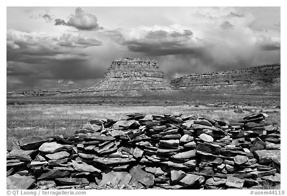 Wall and Fajada Butte, afternoon. Chaco Culture National Historic Park, New Mexico, USA (black and white)