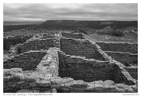 Atsinna Pueblo. El Morro National Monument, New Mexico, USA (black and white)