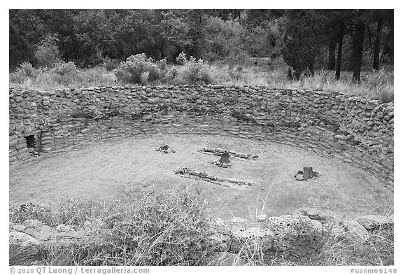 Big Kiva. Bandelier National Monument, New Mexico, USA (black and white)