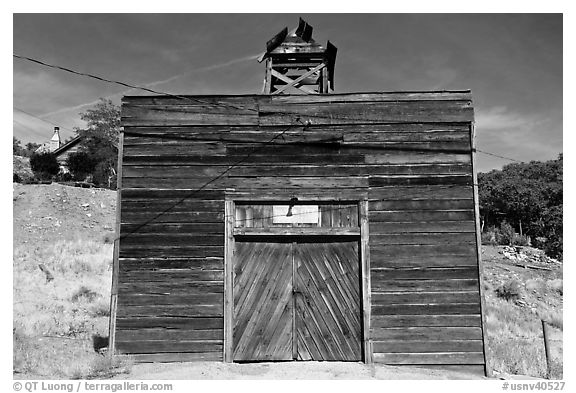 Wooden shack. Virginia City, Nevada, USA (black and white)