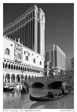 Gonodla and Venetian casino. Las Vegas, Nevada, USA (black and white)