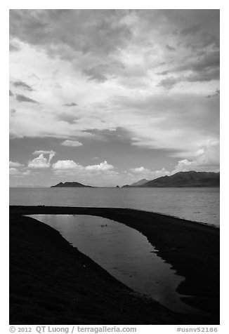 Crescent-shaped pool on lakeshore. Pyramid Lake, Nevada, USA (black and white)