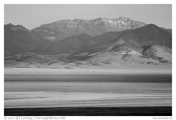 Worthington Peak from Garden Valley at sunrise. Basin And Range National Monument, Nevada, USA