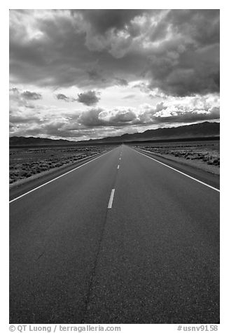 Road converging to the horizon. Nevada, USA (black and white)