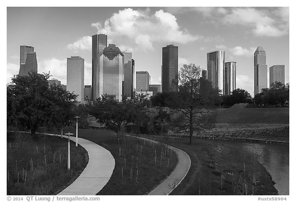 Park and downtown skyline. Houston, Texas, USA (black and white)