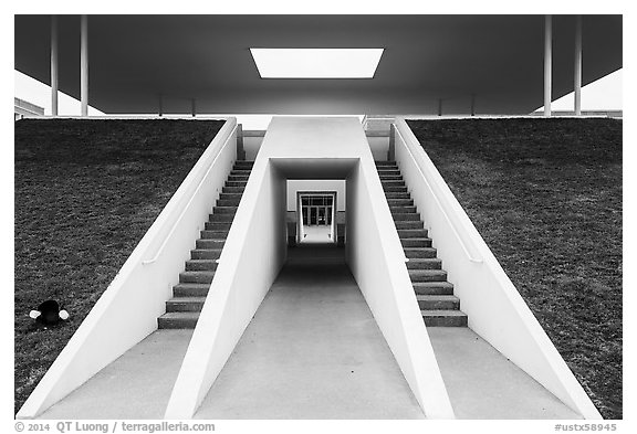 Suzanne Deal Booth Centennial Pavilion, Rice University. Houston, Texas, USA (black and white)