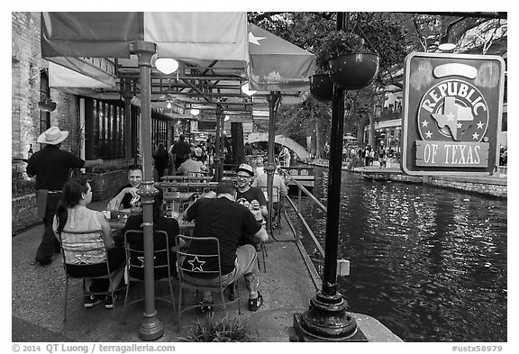 Republic of Texas restaurant on Riverwalk. San Antonio, Texas, USA (black and white)