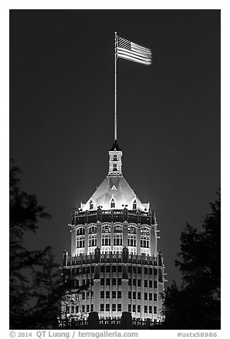 Tower Life Building at night. San Antonio, Texas, USA (black and white)