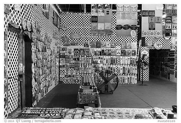 Souvenir shop. Fredericksburg, Texas, USA (black and white)