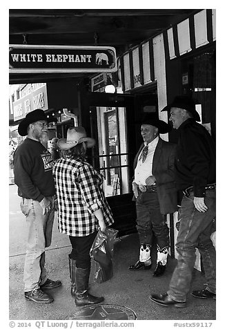 Group in front of White Elephant bar. Fort Worth, Texas, USA (black and white)