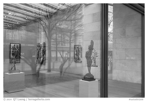 Nasher Scupture Center. Dallas, Texas, USA (black and white)