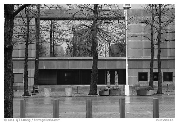 Crow Collection of Asian Art building. Dallas, Texas, USA (black and white)