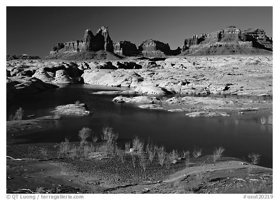 Mesas above Glenn Canyon. USA (black and white)