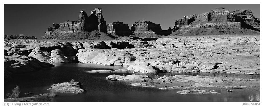 Lake Powell and cliffs. Utah, USA (black and white)