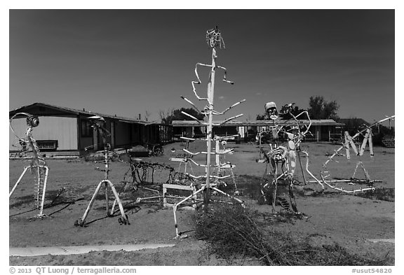 Modern sculptures, Hanksville. Utah, USA (black and white)