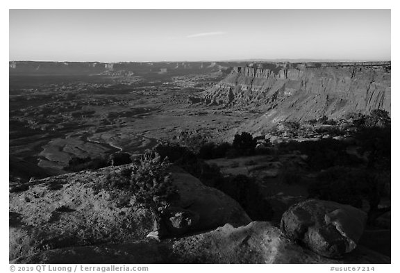 Lockart Basin and canyon rims, sunset. Bears Ears National Monument, Utah, USA (black and white)