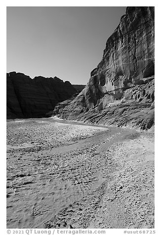 Paria River in wide canyon. Paria Canyon Vermilion Cliffs Wilderness, Arizona, USA (black and white)