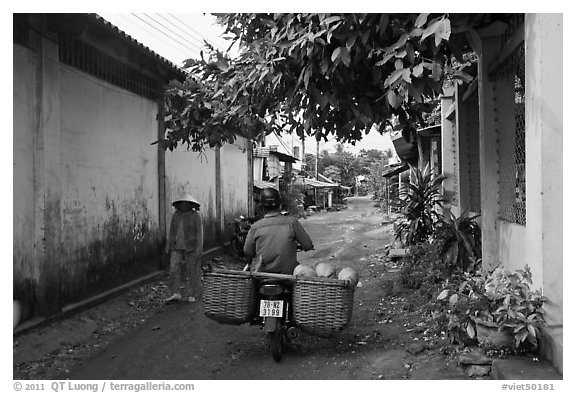 Side alley, Duong Dong. Phu Quoc Island, Vietnam (black and white)