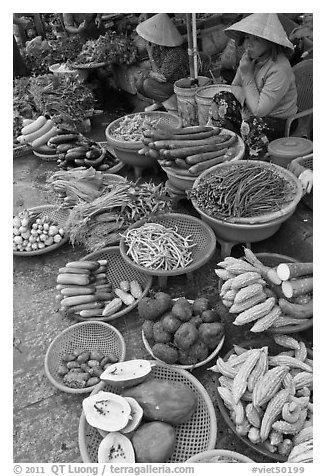 Women selling fruit and vegetables at market, Duong Dong. Phu Quoc Island, Vietnam (black and white)