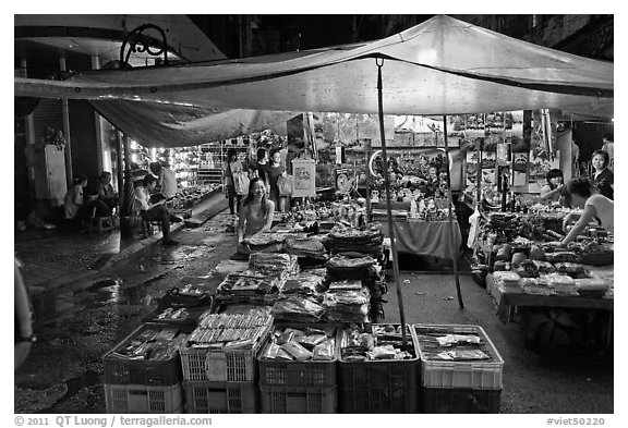 Night market. Ho Chi Minh City, Vietnam (black and white)