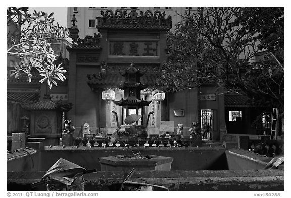 Jade Emperor Pagoda at dusk, district 3. Ho Chi Minh City, Vietnam