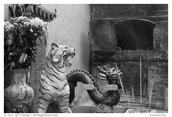 Ceramic tiger, dragon, and oven, Quan Am Pagoda. Cholon, District 5, Ho Chi Minh City, Vietnam