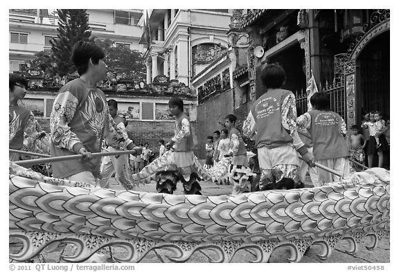 Dancers animating dragon, Thien Hau Pagoda, district 5. Cholon, District 5, Ho Chi Minh City, Vietnam (black and white)