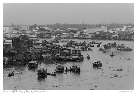 Cai Rang market before sunrise. Can Tho, Vietnam (black and white)