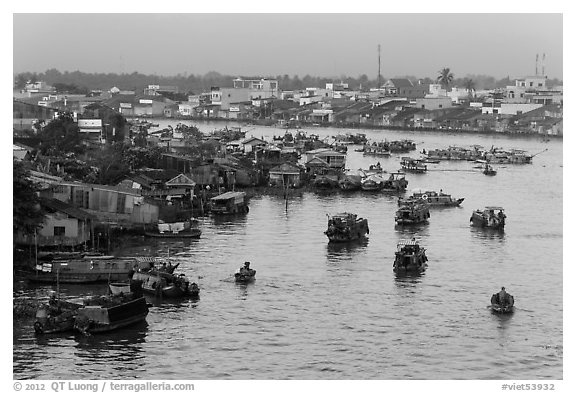 Cai Rang river market. Can Tho, Vietnam (black and white)