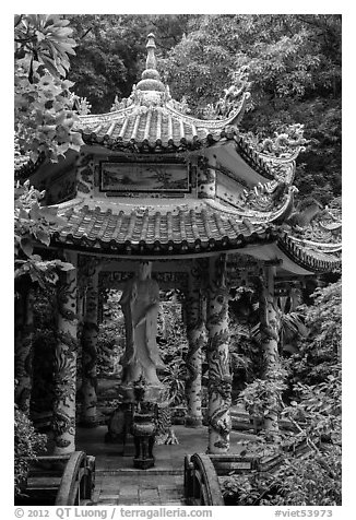 Statue and pavillion, Linh Ung. Da Nang, Vietnam