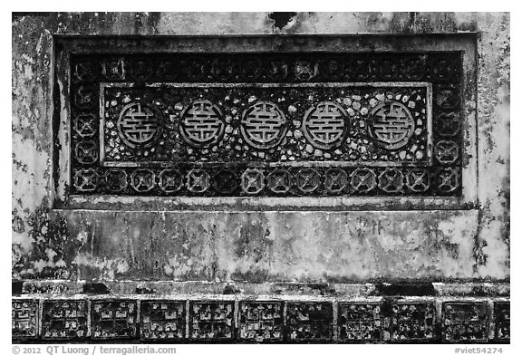 Row of Longevity chinese characters, Tu Duc Tomb. Hue, Vietnam (black and white)