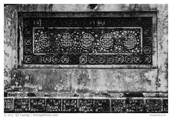 Row of Longevity chinese characters, Tu Duc Tomb. Hue, Vietnam (black and white)