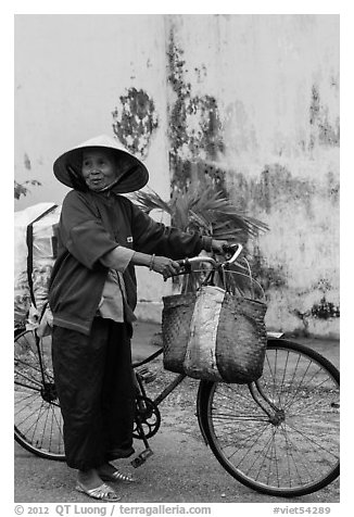 Elderly woman with bicycle, Thanh Toan. Hue, Vietnam (black and white)
