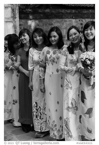 Women in Ao Dai, Temple of the Litterature. Hanoi, Vietnam (black and white)