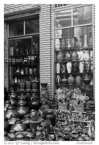 Storefront with ceramic vases. Bat Trang, Vietnam (black and white)