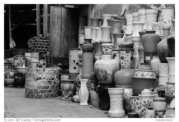 Large vases for sale. Bat Trang, Vietnam (black and white)