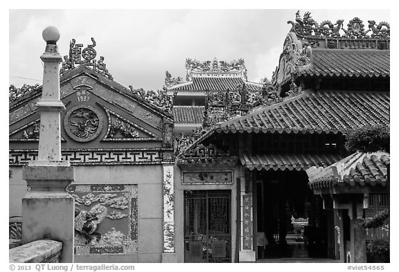 Roof and wall details, Le Van Duyet temple, Binh Thanh district. Ho Chi Minh City, Vietnam