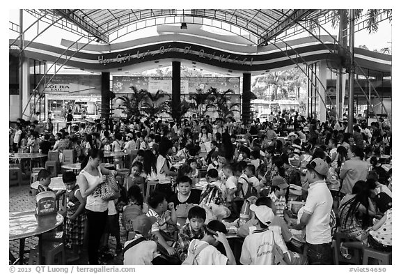 Groups of schoolchildren, Dam Sen Water Park, district 11. Ho Chi Minh City, Vietnam