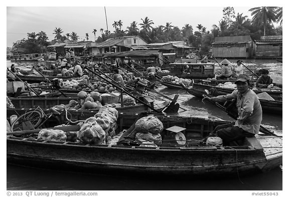 Phung Diem floating market. Can Tho, Vietnam (black and white)