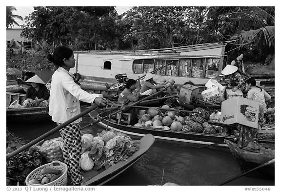 Floating market, Phung Diem. Can Tho, Vietnam (black and white)