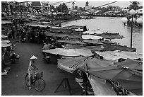 Riverside market. Sa Dec, Vietnam ( black and white)