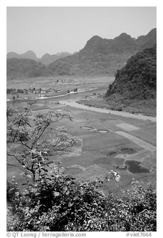 Boat inside the lower cave, Phong Nha Cave. Vietnam