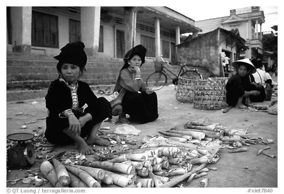 Thai women selling bamboo shoots, Tuan Giao. Northwest Vietnam (black and white)